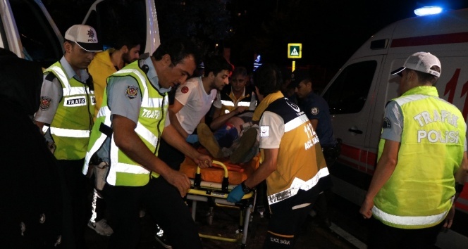 Hasta taşıyan ambulans kaza yaptı: 6 yaralı...