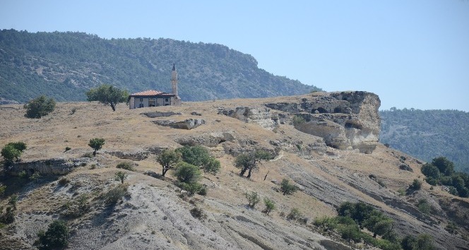 Mağaralardan binalara uzanan yerleşim yeri: Tabae