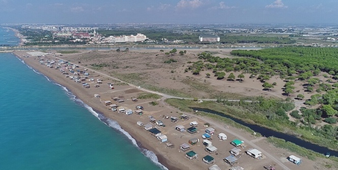 1 tarafta 5 yıldızlı oteller diğer tarafta onlar!