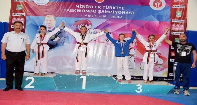 Minik Şüheda tekvando 30 kilogramda Türkiye şampiyonu oldu
