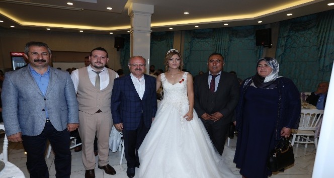 Vali Çakacak, Şehit Fatih Dalgıç’ın kız kardeşinin düğün törenine katıldı
