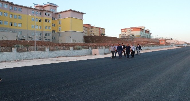 Eğitim kampüsünde yollar asfaltlandı