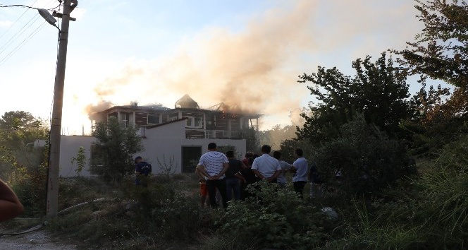 Pamukkale’de butik otel yangını