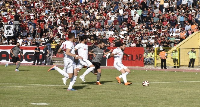 TFF 2. Lig: UTAŞ Uşakspor:3 - Manisaspor:0