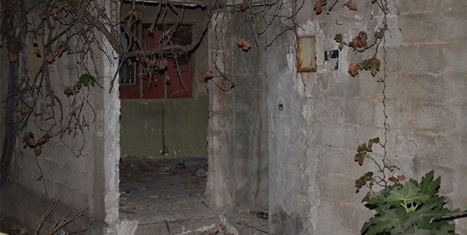 Kötü kokular üzerine girilen metruk binada erkek cesedi bulundu