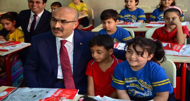Adana’da 500 bin öğrenci okula döndü