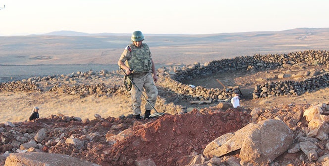 Siverek’te temel kazısında patlamamış obüs mühimmatı bulundu