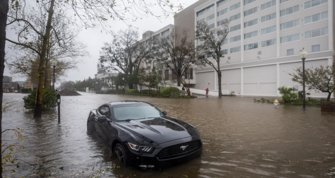 Wilmington şehri kasırga nedeniyle sular altında