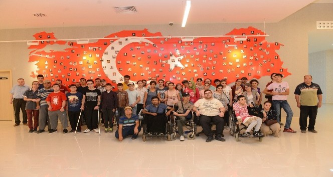 Engelli öğrenciler 15 Temmuz Müzesi’ni ziyaret etti