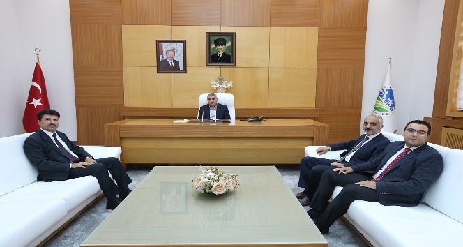 Başkan Toçoğlu, SUBÜ Rektörü Sarıbıyık ile bir araya geldi