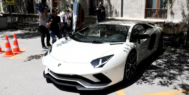 Kenan Sofuoğlu lüks aracını satışa çıkardı