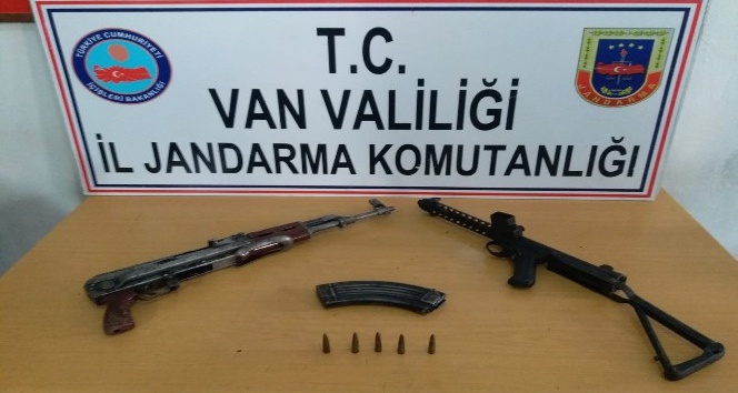 Özalp’ta PKK’lı teröristlere ait silah ve mühimmat ele geçirildi