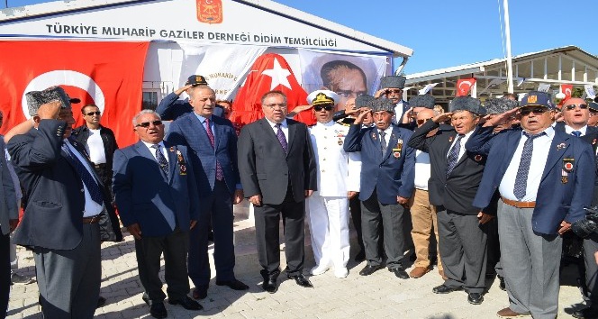 Didim Belediyesi, Gaziler Derneğine Atatürk büstü kazandırdı