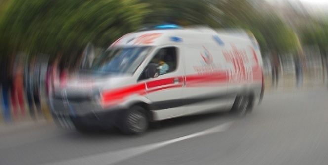 Sivas'ta iki otomobil çarpıştı: 5 yaralı...