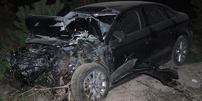 Otomobil tıra arkadan çarptı: 2 ölü