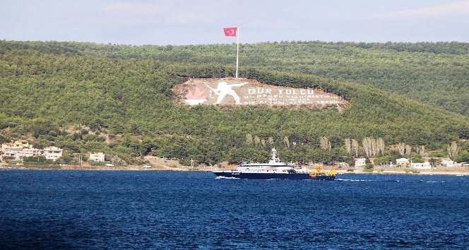Rus Arama Kurtarma gemisi düşen Rus uçağını aramak için Çanakkale Boğazı’ndan geçti