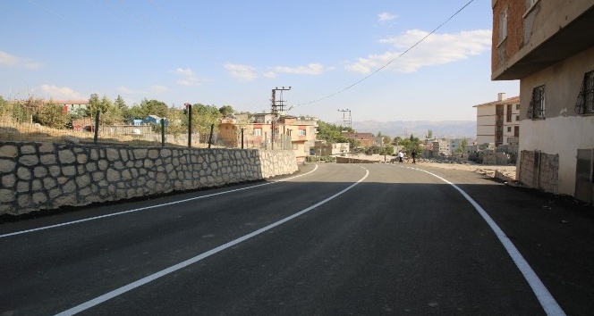 Şırnak Belediyesinin asfaltlama çalışmaları devam ediyor