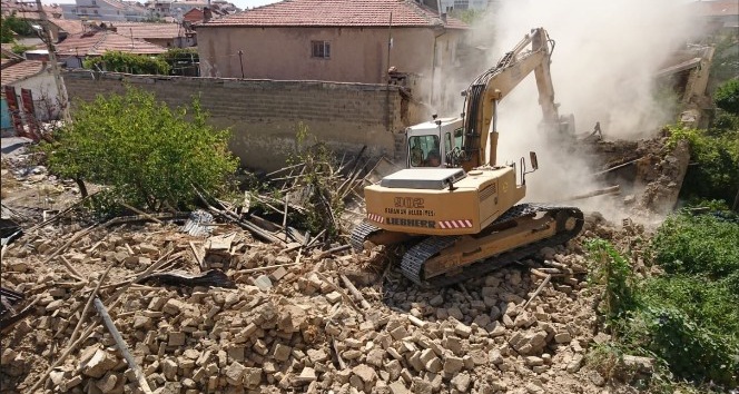 Karaman’da bir ay içerisinde 30 metruk bina yıkıldı