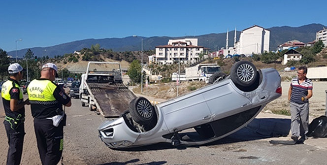 Takla attığı otomobili bırakıp kaçtı