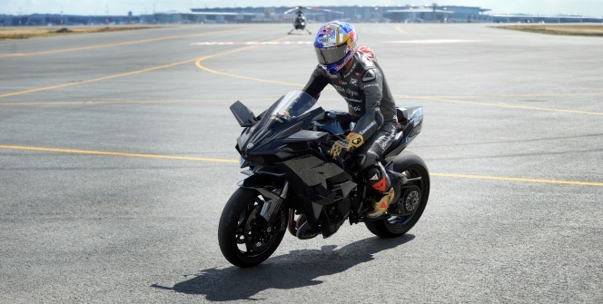 Kenan Sofuoğlu F-16'ya karşı yarıştı