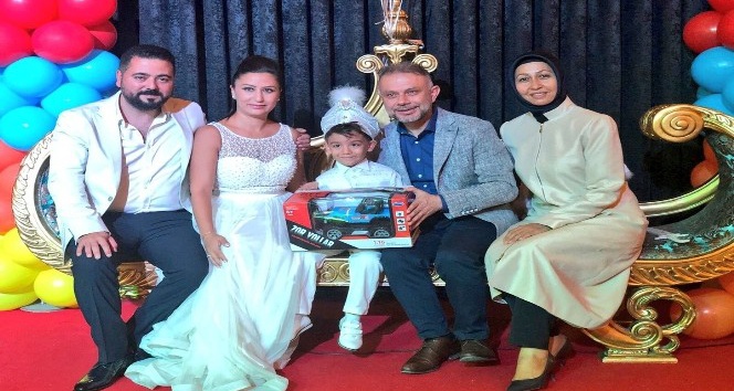Başkan Ertürk vatandaşları düğünlerde de cenazelerde de yalnız bırakmıyor