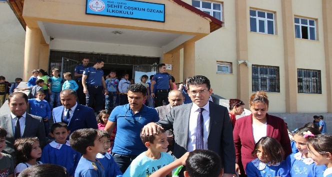Varto Kaymakamı Erkan Kaçmaz’dan okul ziyareti
