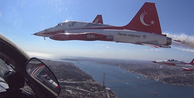 Türk Yıldızları'nın kokpitinden eşsiz İstanbul Boğazı manzarası