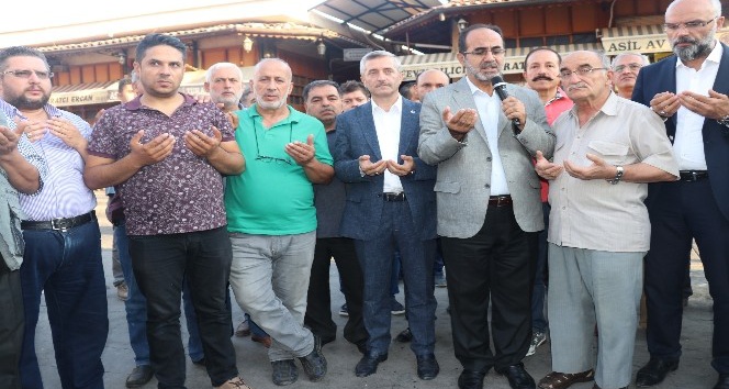 Gaziantep’te iş yerleri sabah namazının ardından dualarla açılıyor