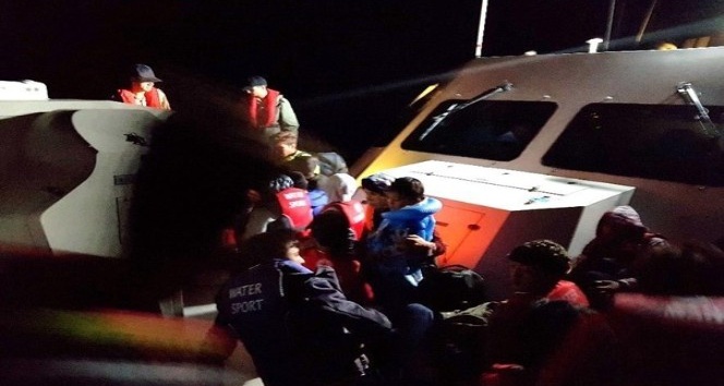 Ayvalık’ta 33 mülteci yakalandı