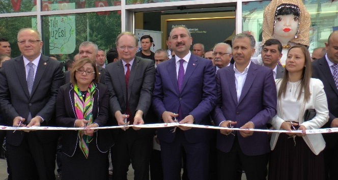 Dünyanın ilk ve tek fıstık müzesi Gaziantep’te açıldı