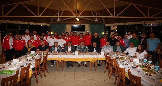 Başkan Akın, Bartınsporlu futbolcularla buluştu