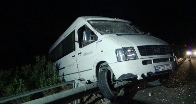 Gaziantep’te tarım işçilerini taşıyan minibüs devrildi: 15 yaralı