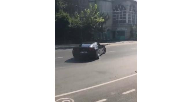 (Özel) İstanbul’da lüks otomobille ’drift’ terörü kamerada