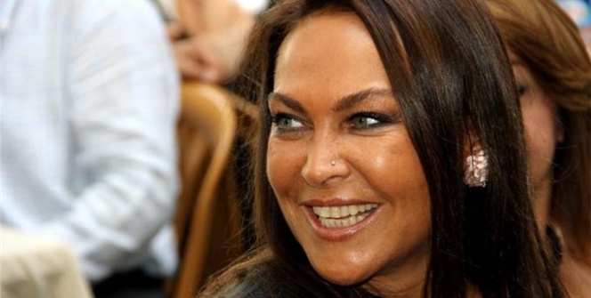 Hülya Avşar'dan ekonomiye tam destek