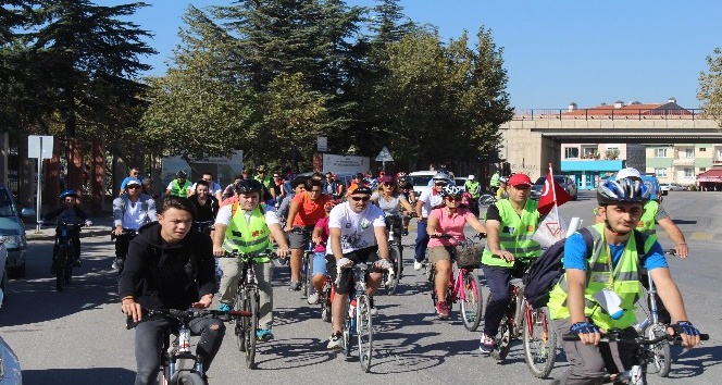 Eskişehir’de bisiklet turuna vatandaşlardan yoğun ilgi