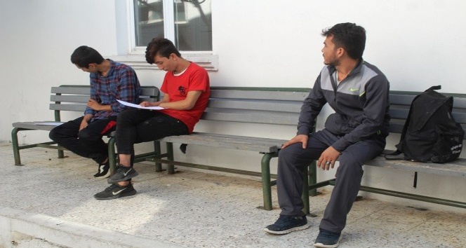 Ayvalık’ta 7 mülteci ile bir organizatör yakalandı