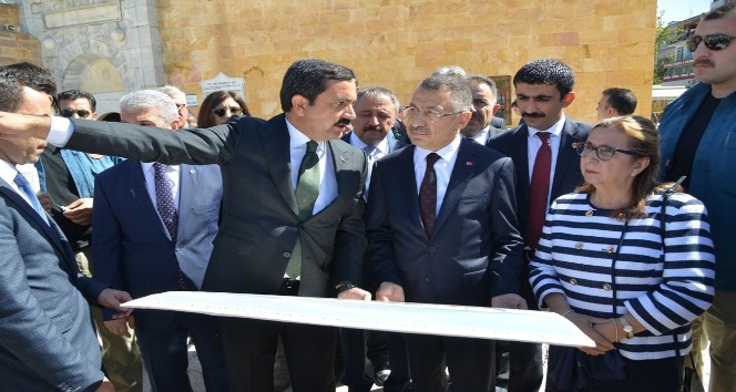 Cumhurbaşkanı Yardımcısı Oktay, Kırşehir Belediyesini ziyaret etti