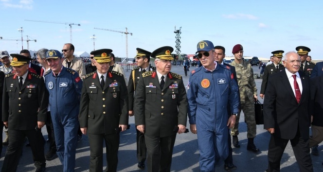 Milli Savunma Bakanı Akar TEKNOFEST’i ziyaret etti