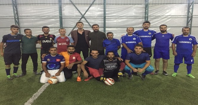 Hakkari’de ‘Fatih Keskin Halı Saha Futbol Turnuvası’ başladı