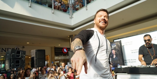 Ünlü sanatçıdan dolar açıklaması!