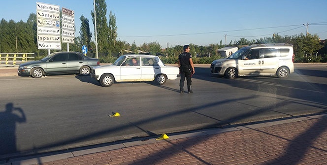 Yol verme kavgası kanlı sona erdi! 2 yaralı