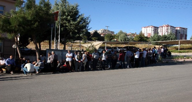 Kilis’te 9 aylık iş için işsizler uzun kuyruk oluşturdu