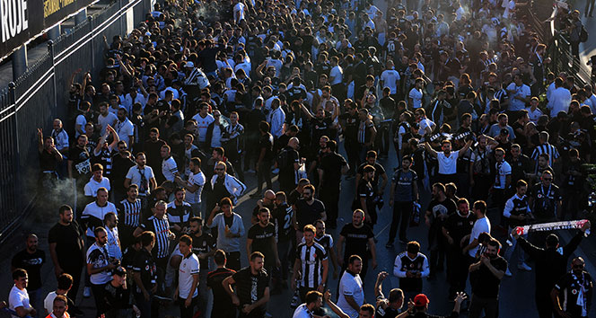 Beşiktaş taraftarı, Ülker Stadyumu&#039;na geldi