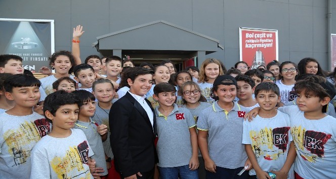 "Bücür", Cem Yılmaz’ın izinde