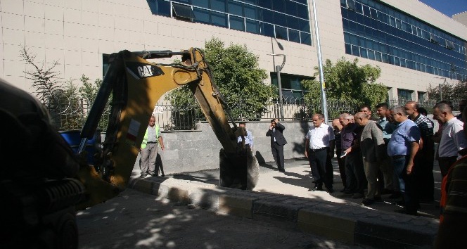 Güvenlik nedeniyle trafiğe kapanan cadde yeniden açıldı