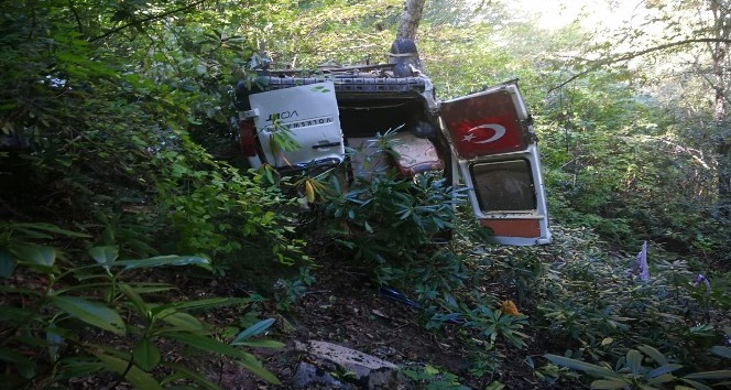 Gümüşhane’de yayla dönüşü minibüs uçuruma yuvarlandı: 3 ölü, 3 yaralı