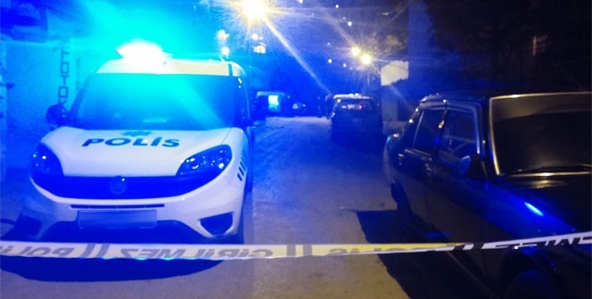 Ailesiyle tartışan genç, annesi ve babasını bıçakladı