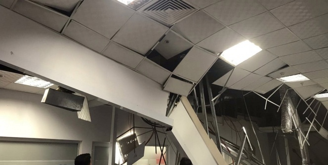 AVM'de tavan çöktü: 8 yaralı