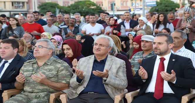 Erzincan Belediyesinden Vatandaşlara Aşure ikramı