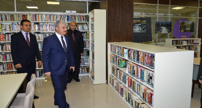Vali Akın, kütüphane binasında incelemede bulundu
